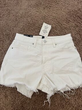 Women’s White Denim Frayed Hem Shorts